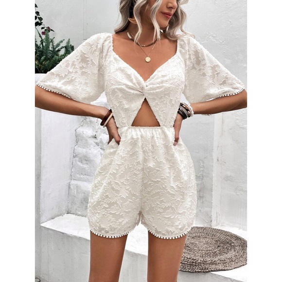 🐚 ELEGANT APRICOT CUT OUT ROMPER! - Picture 5 of 6